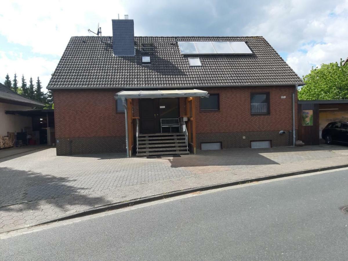 噶斯特豪斯特拉纳酒店 Wathlingen 外观 照片